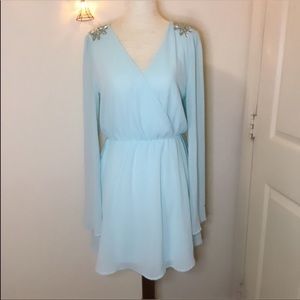 NWOT Lulu’s Bell Sleeve Flowy Dress